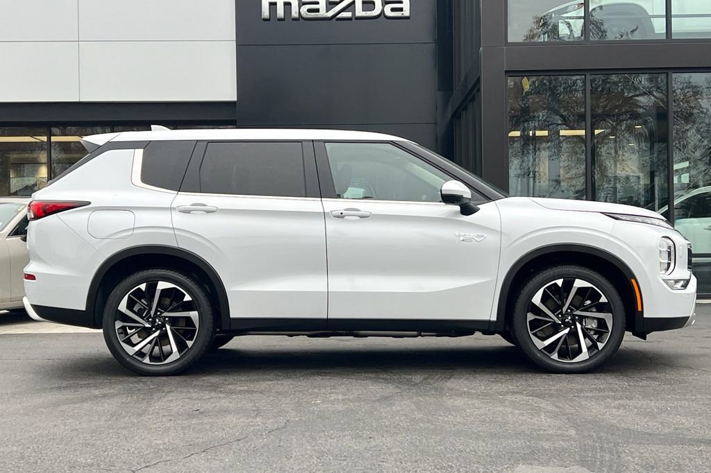 New 2025 Mitsubishi Outlander SE image 4