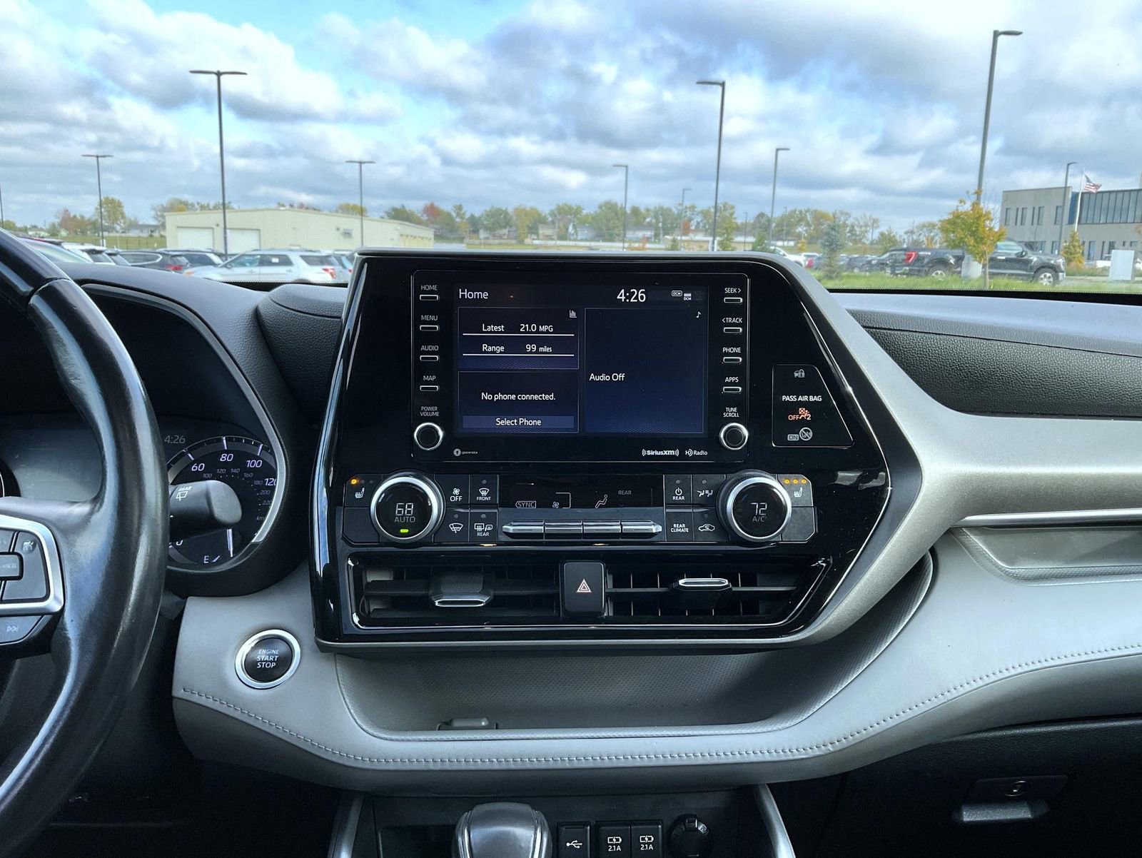 Used 2020 Toyota Highlander XLE image 22