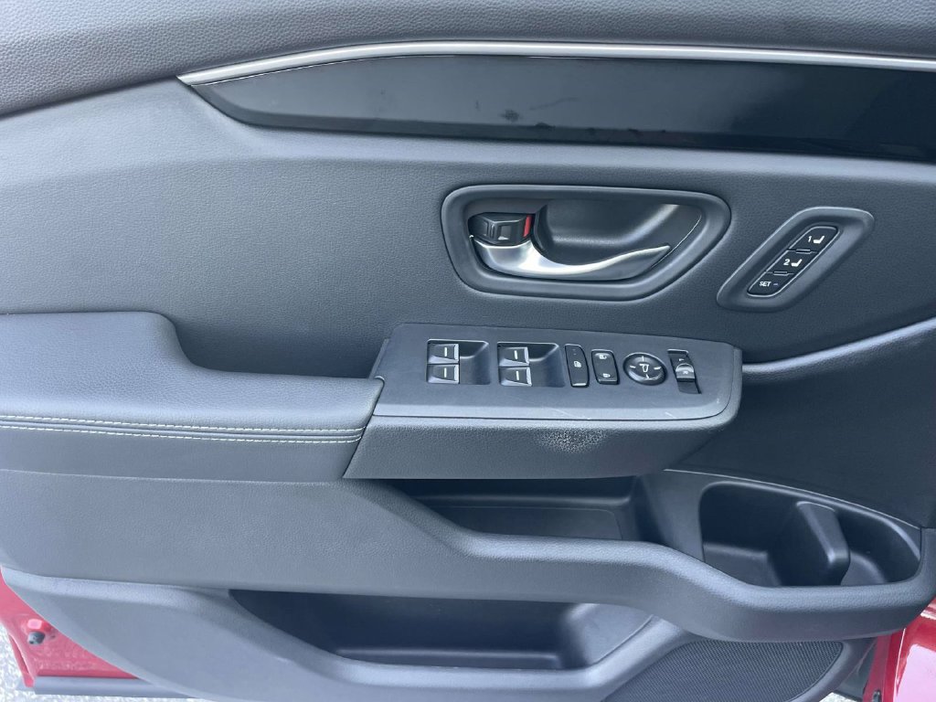 Used 2025 Honda Pilot EX-L image 18