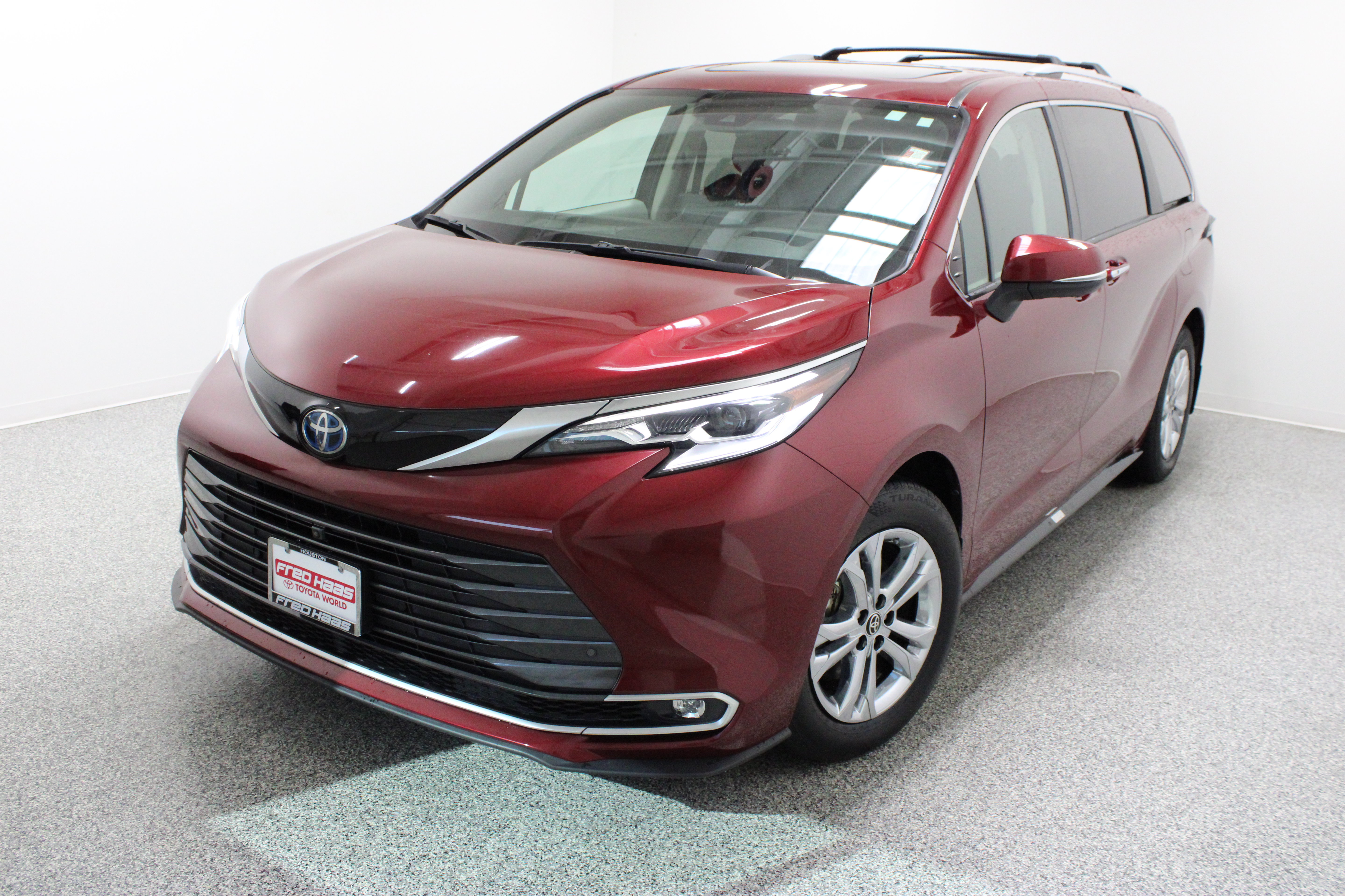 Used 2024 Toyota Sienna Platinum AWD/4WD image 2