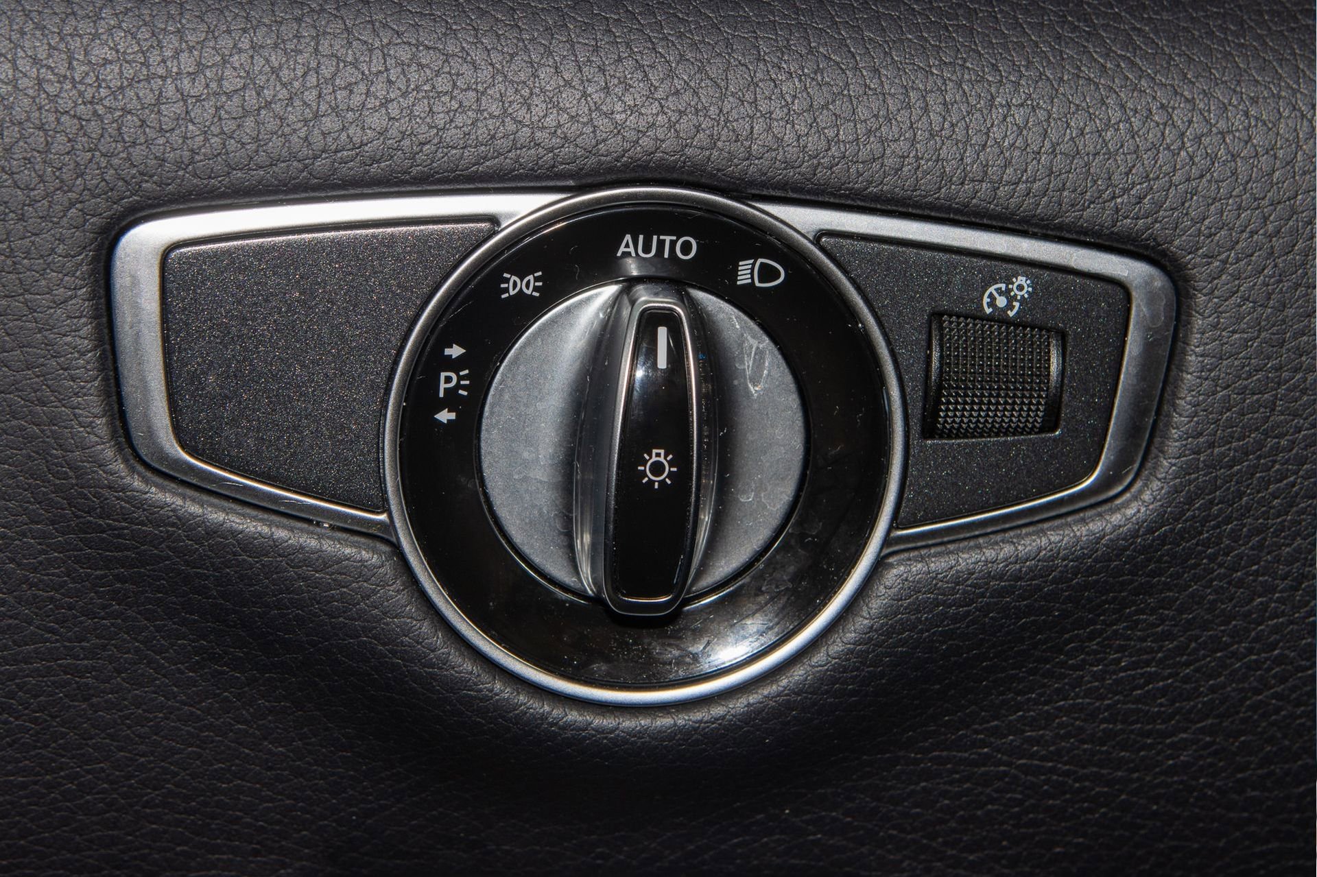 Used 2018 Mercedes-Benz S 450 4MATIC Sedan w/ Premium Package image 27