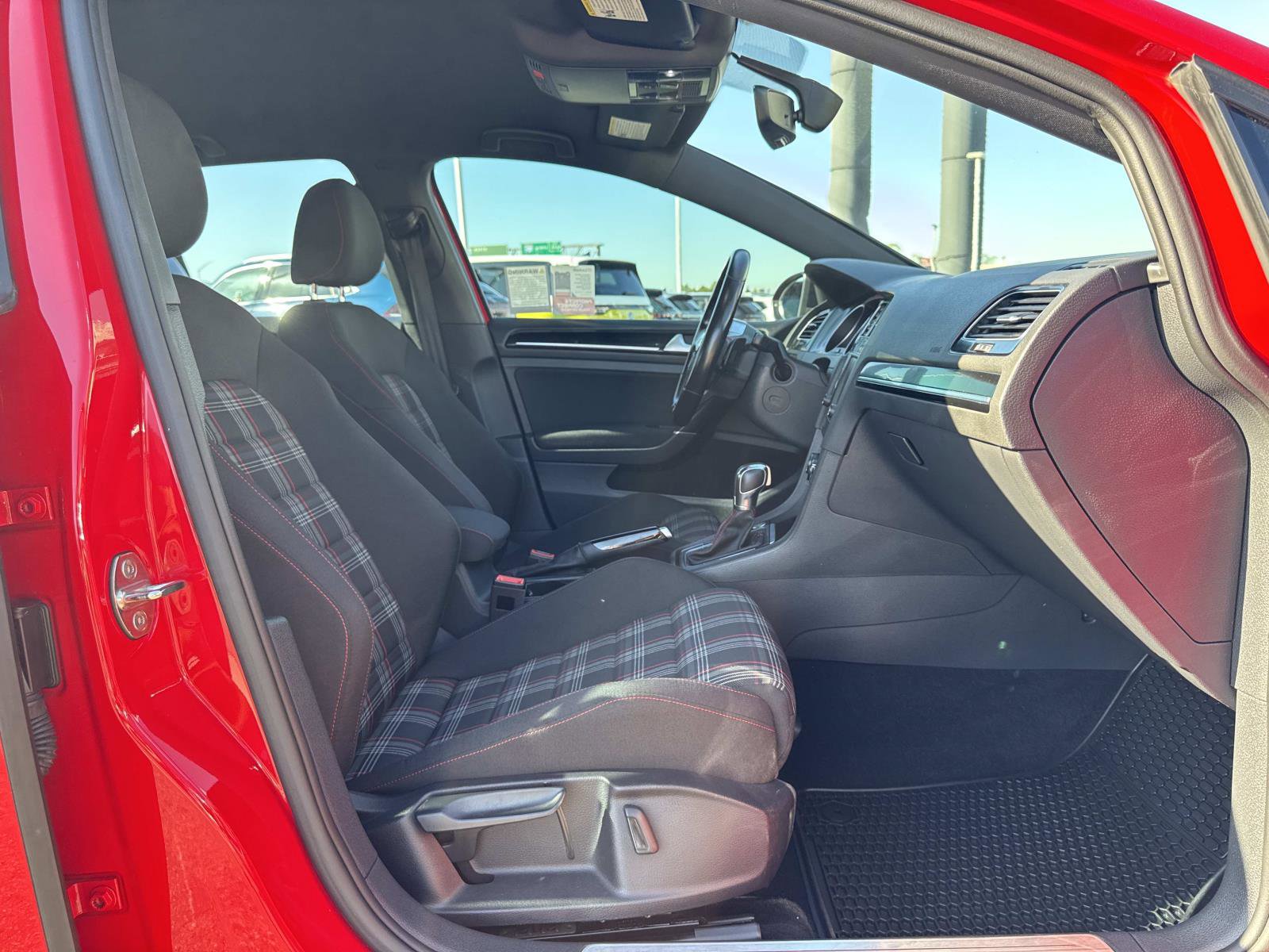 Used 2017 Volkswagen GTI Sport image 30