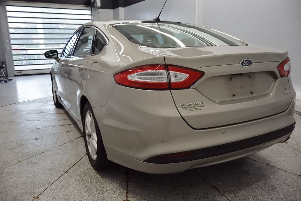Used 2015 Ford Fusion SE w/ Equipment Group 202A FWD image 12