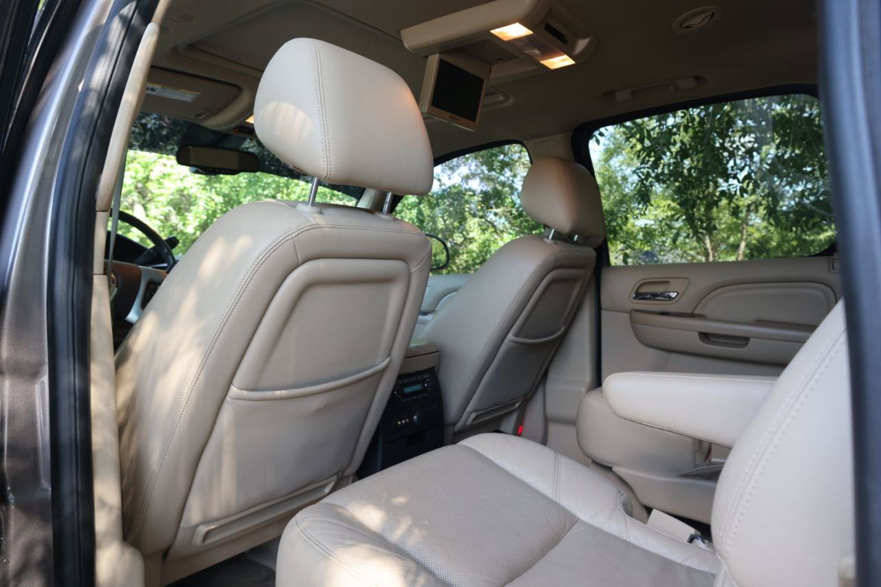 Used 2012 Cadillac Escalade ESV Premium AWD/4WD image 17