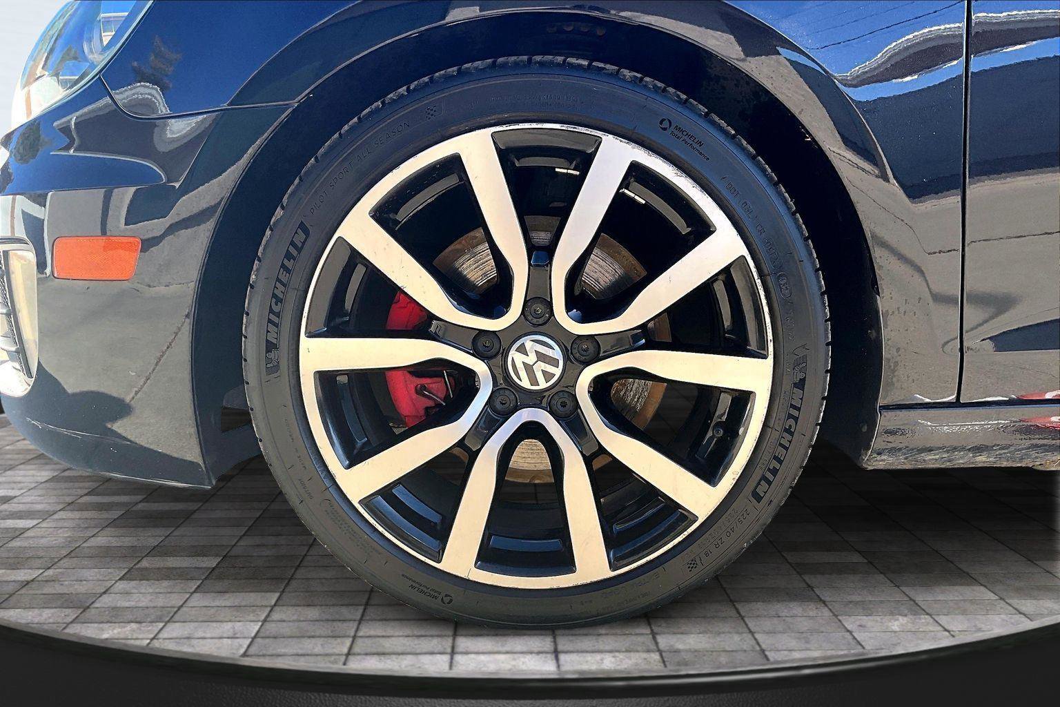 Used 2014 Volkswagen GTI Wolfsburg Edition image 9