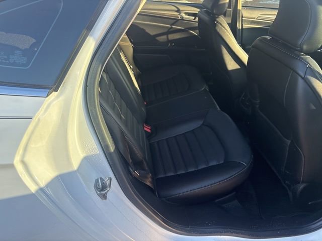 Used 2017 Ford Fusion SE w/ Fusion SE Technology Package image 7