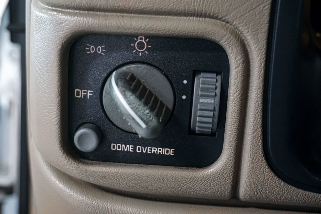 Used 1998 Chevrolet Silverado 1500 4x4 Regular Cab w/ Preferred Equipment Group 2 image 16