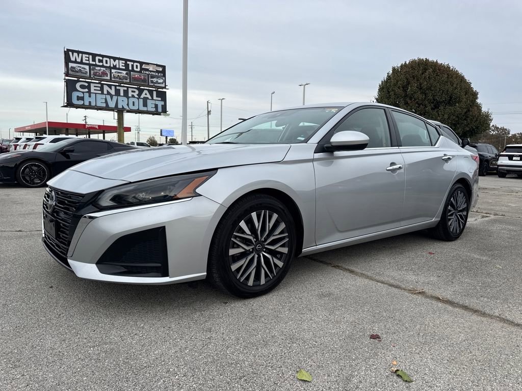 Used 2023 Nissan Altima 2.5 SV image 1