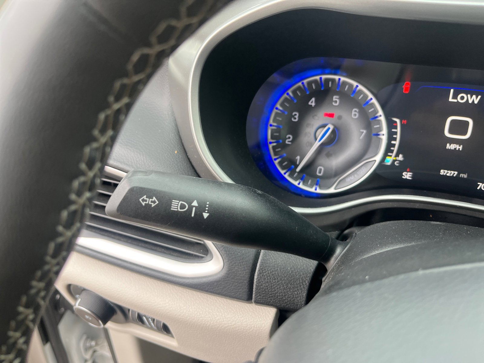 Certified 2023 Chrysler Pacifica Touring-L image 12