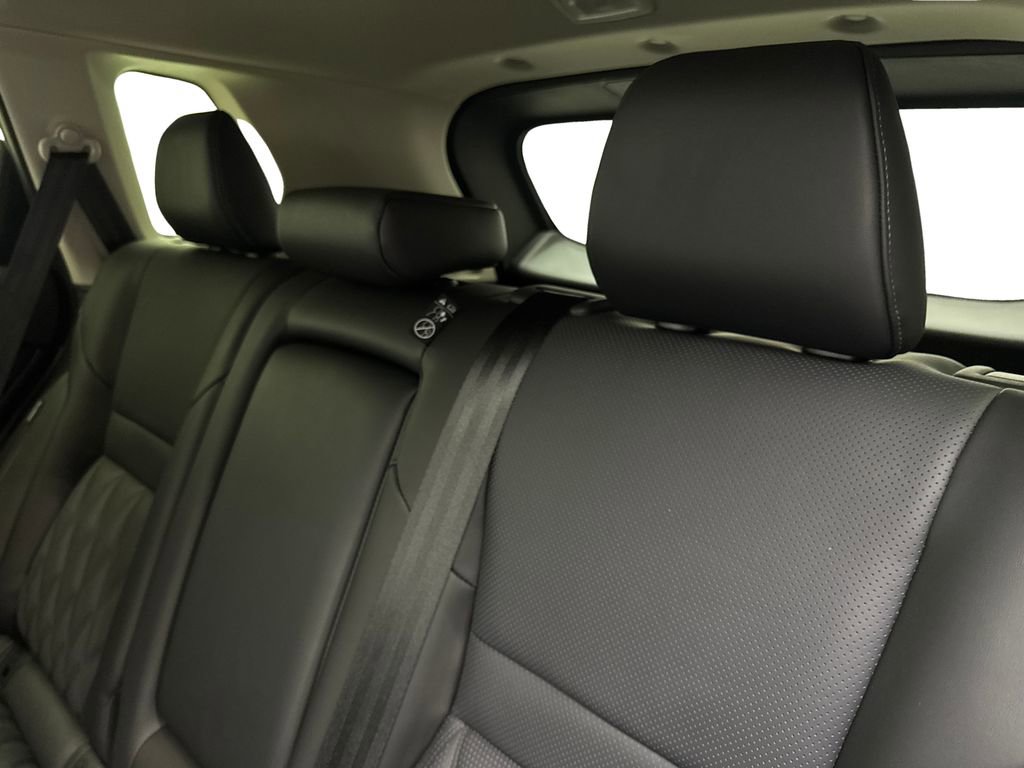 Used 2025 Nissan Rogue Platinum w/ Tech Package image 34