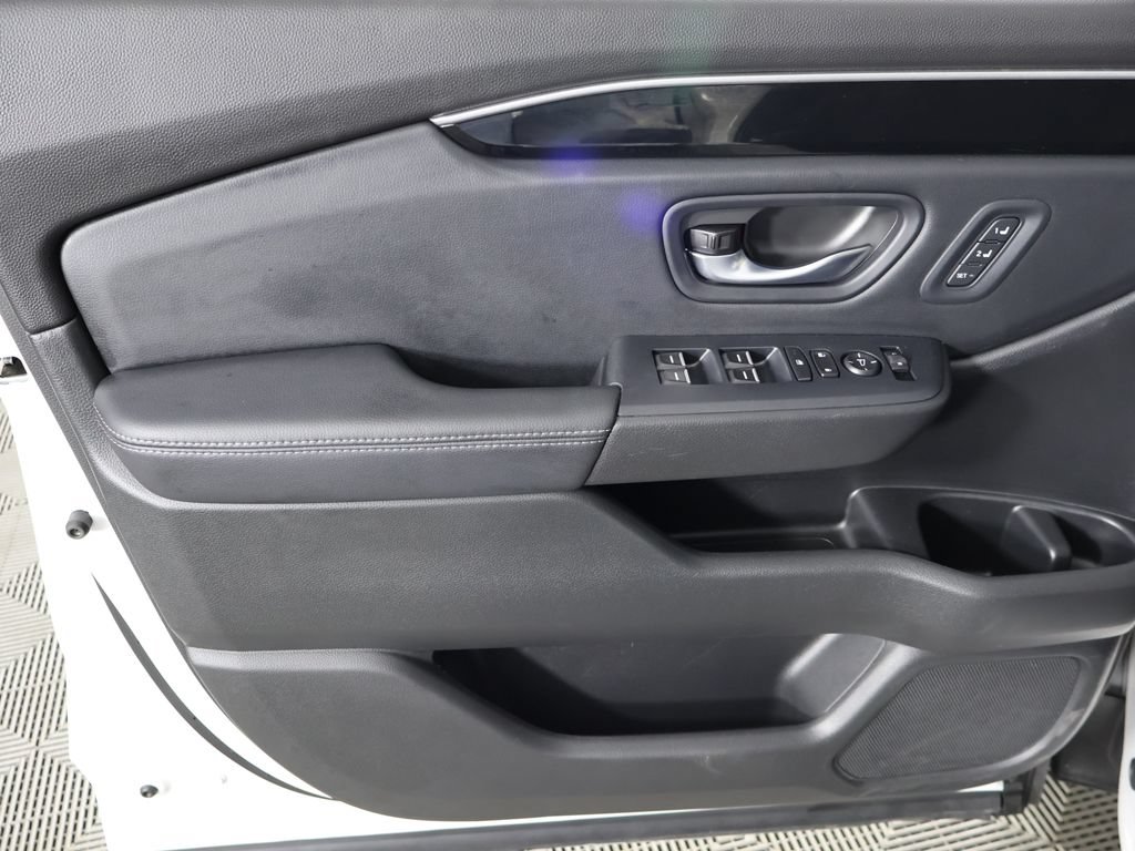 Used 2025 Honda Pilot EX-L image 24