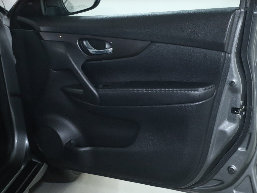 Used 2018 Nissan Rogue S AWD/4WD image 33