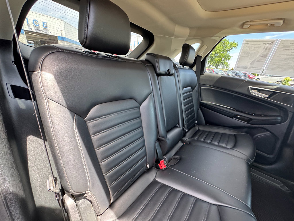 Used 2019 Ford Edge SEL w/ Equipment Group 201A AWD/4WD image 18