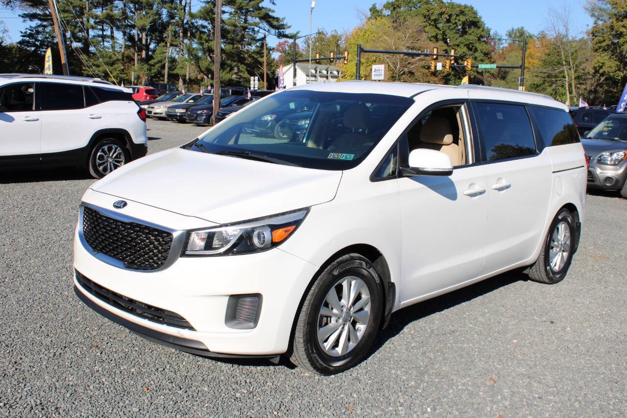 Used 2015 Kia Sedona LX w/ LX Convenience Package FWD image 2