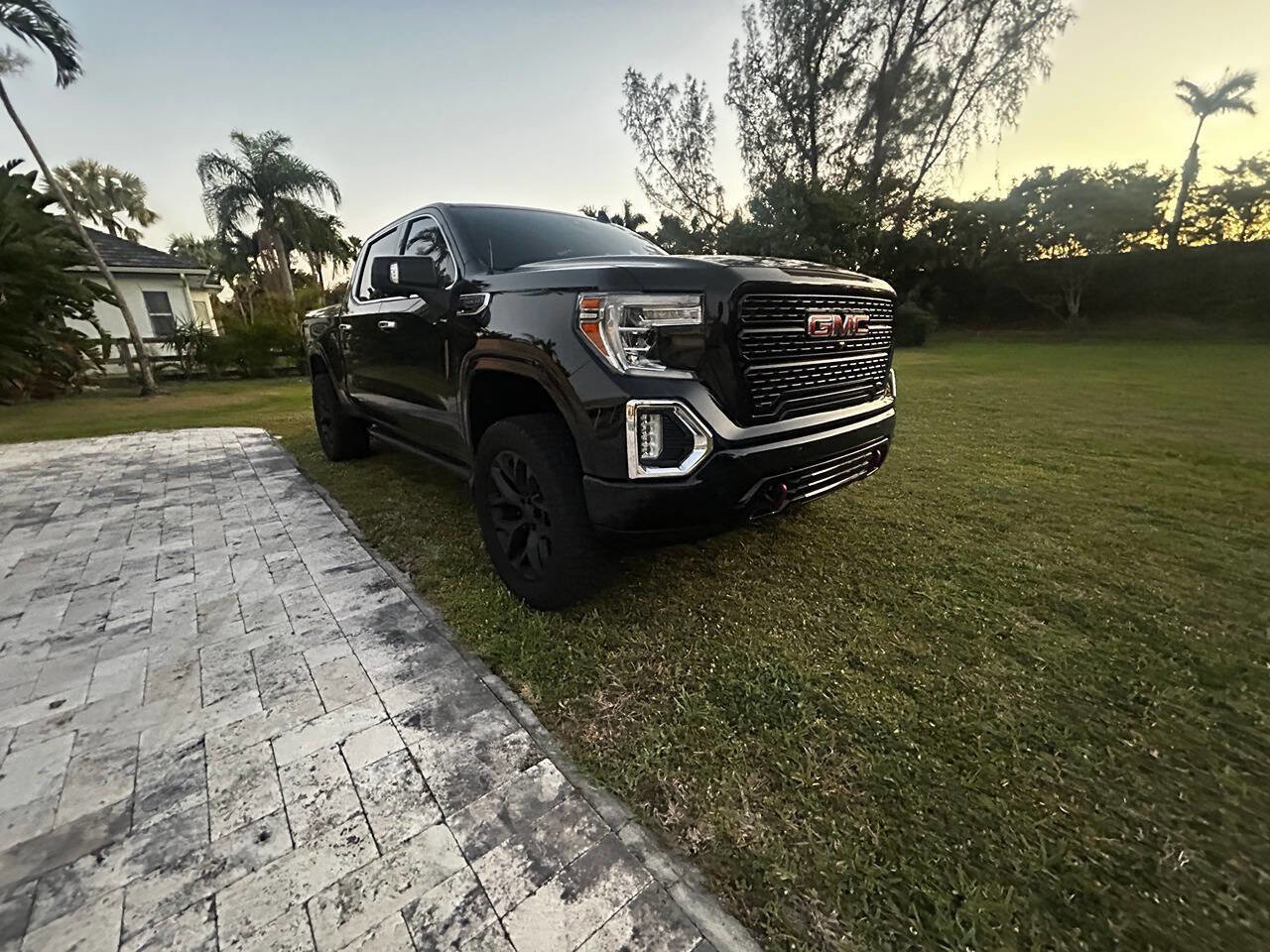 Used 2020 GMC Sierra 1500 Denali w/ Technology Package image 2