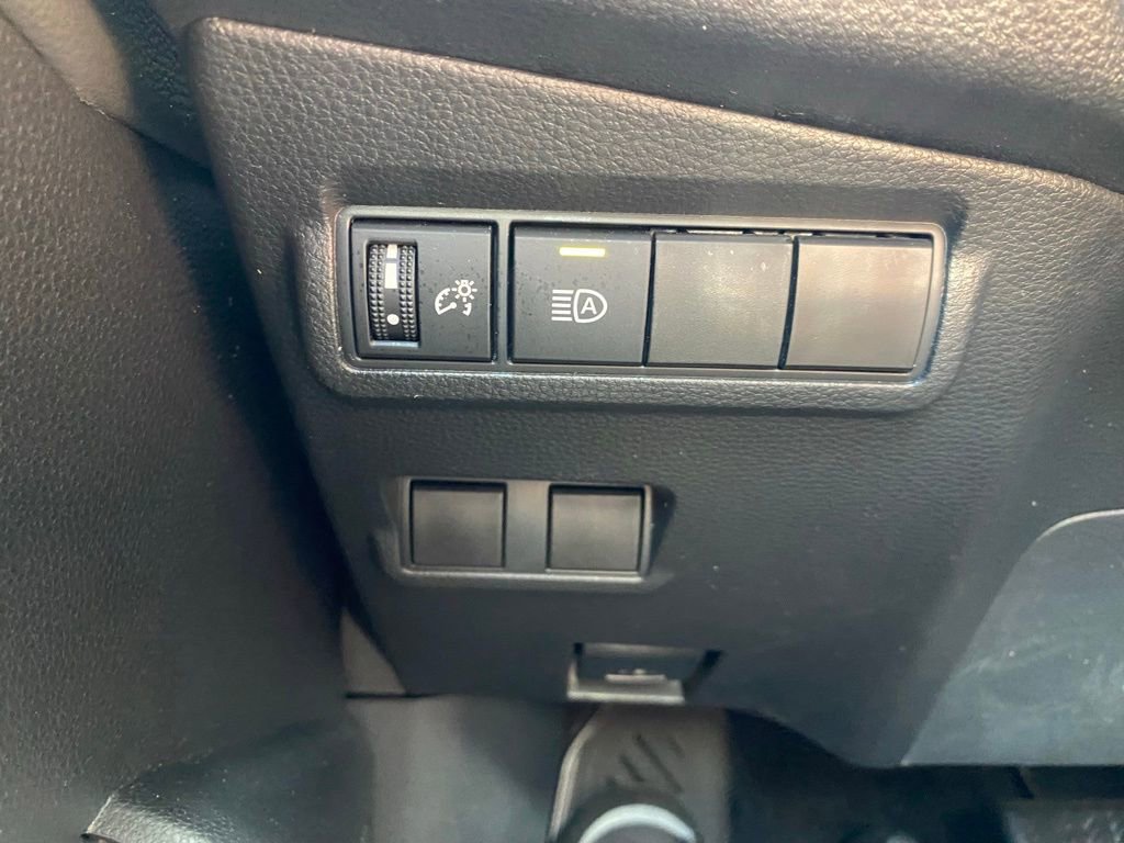 Used 2023 Toyota Corolla Cross XLE FWD image 27