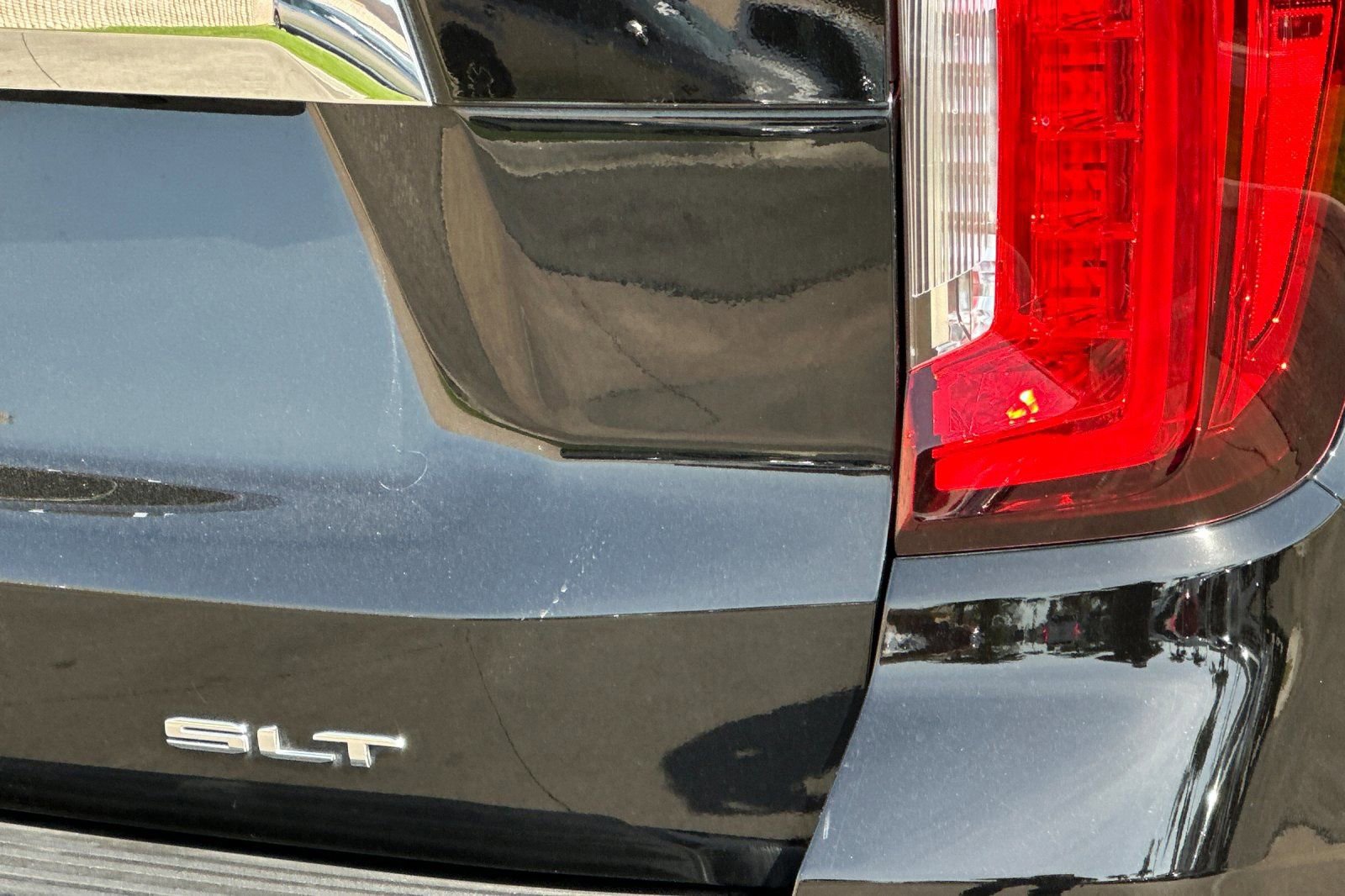 Used 2023 GMC Yukon SLT w/ SLT Luxury Package image 32