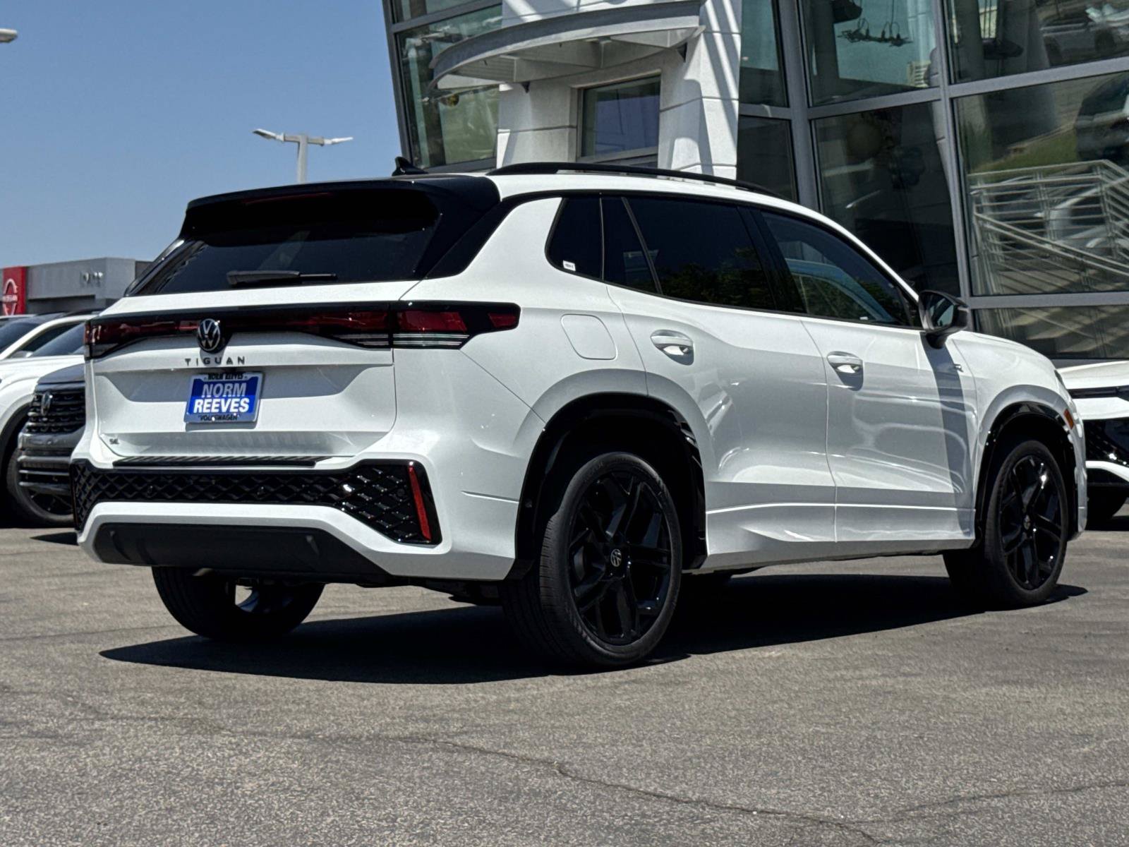New 2026 Volkswagen Tiguan SE R-Line FWD image 5