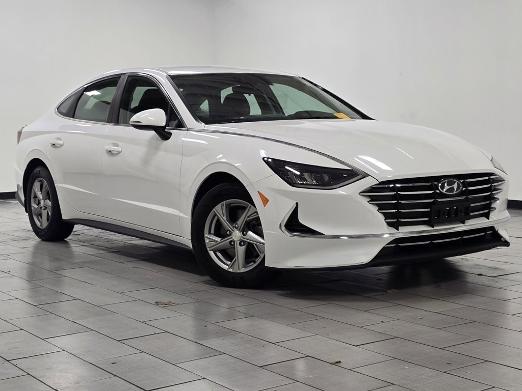 Used 2023 Hyundai Sonata SE image 2
