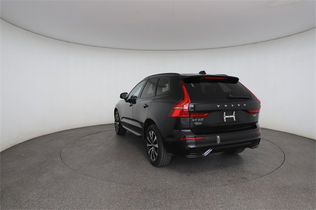 Used 2023 Volvo XC60 B5 Plus image 13