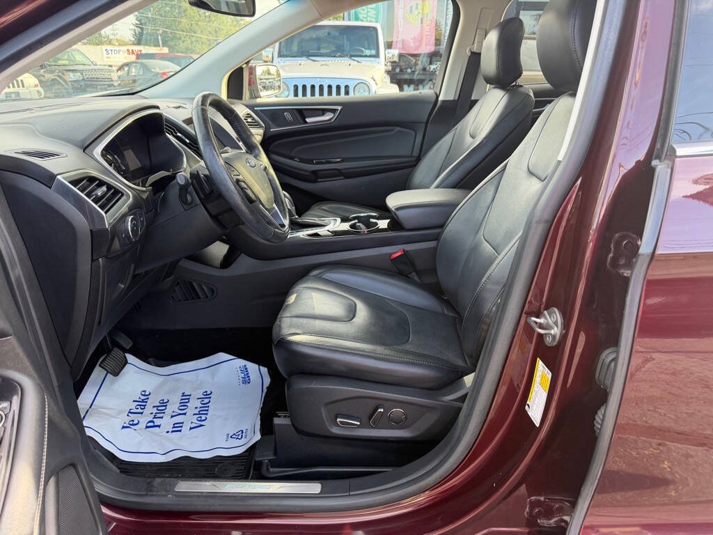 Used 2017 Ford Edge Titanium w/ Equipment Group 301A AWD/4WD image 13