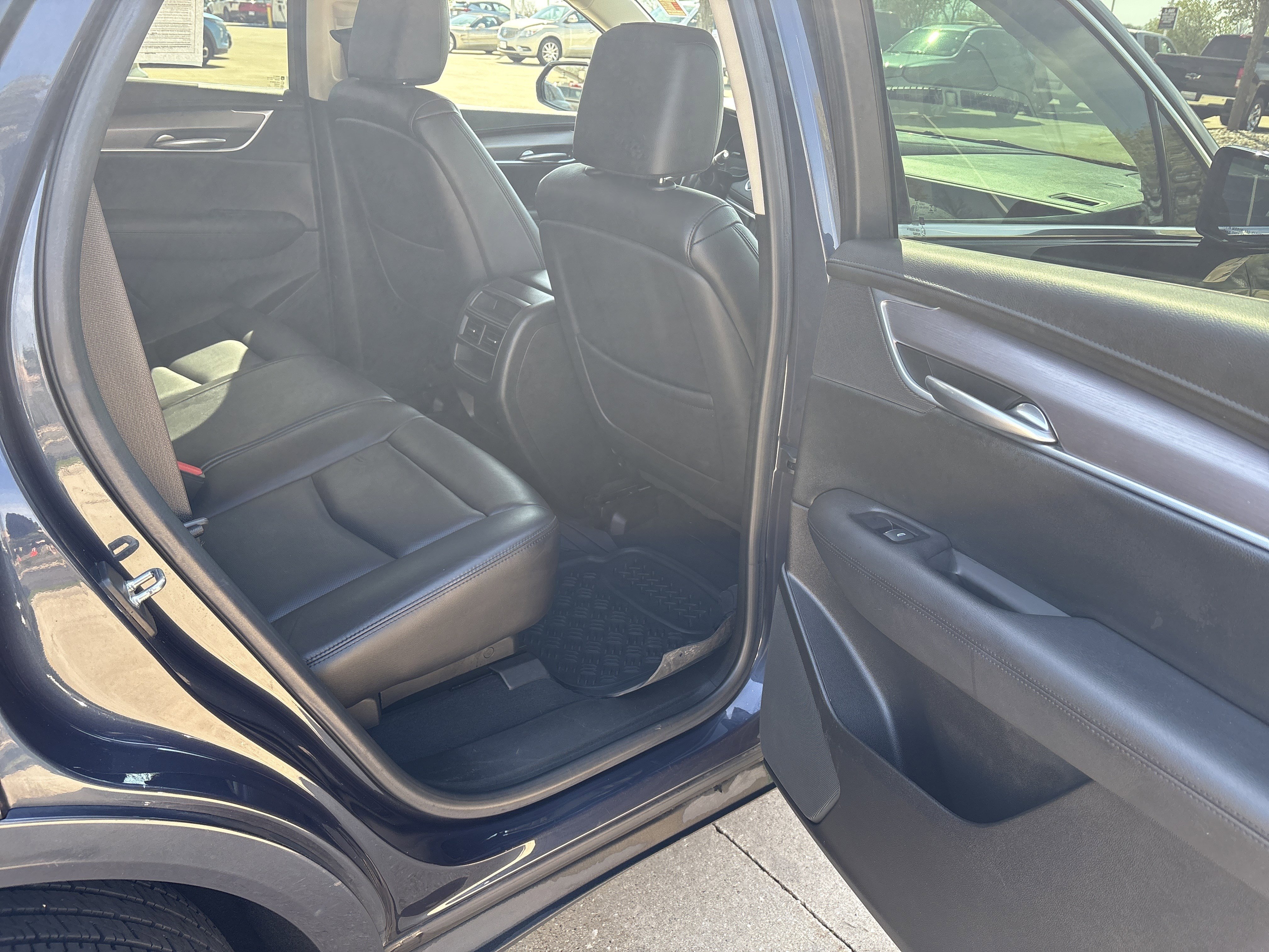 Used 2018 Cadillac XT5 Luxury w/ Driver Awareness Package AWD/4WD image 13