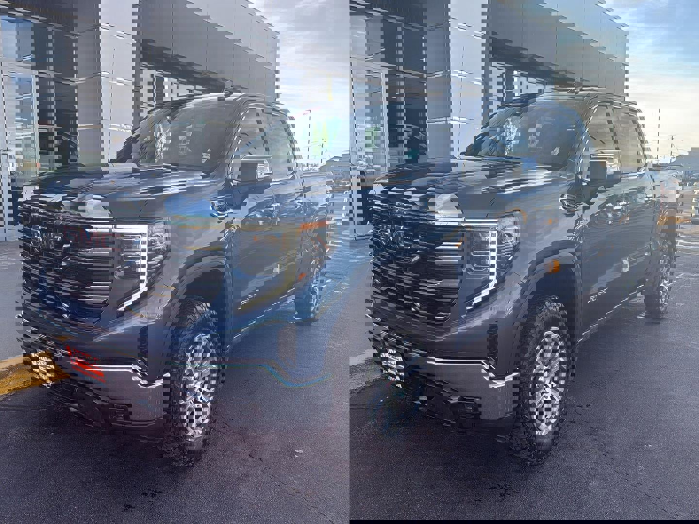 Used 2024 GMC Sierra 1500 SLT image 11