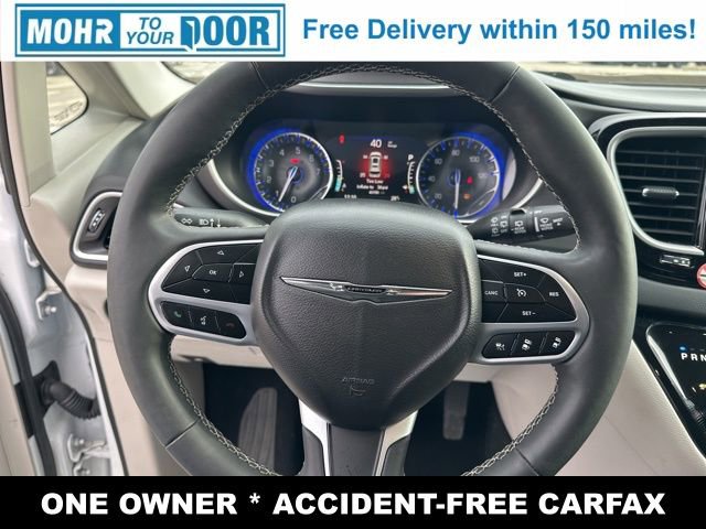 Used 2024 Chrysler Pacifica Touring-L image 12