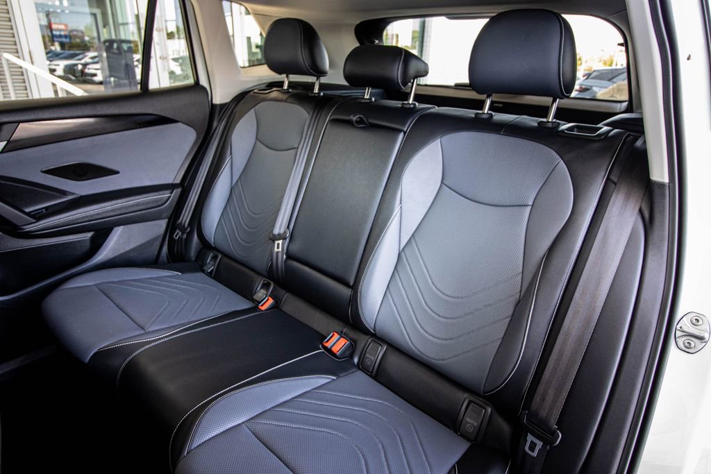 Certified 2025 Volkswagen Tiguan SE image 30