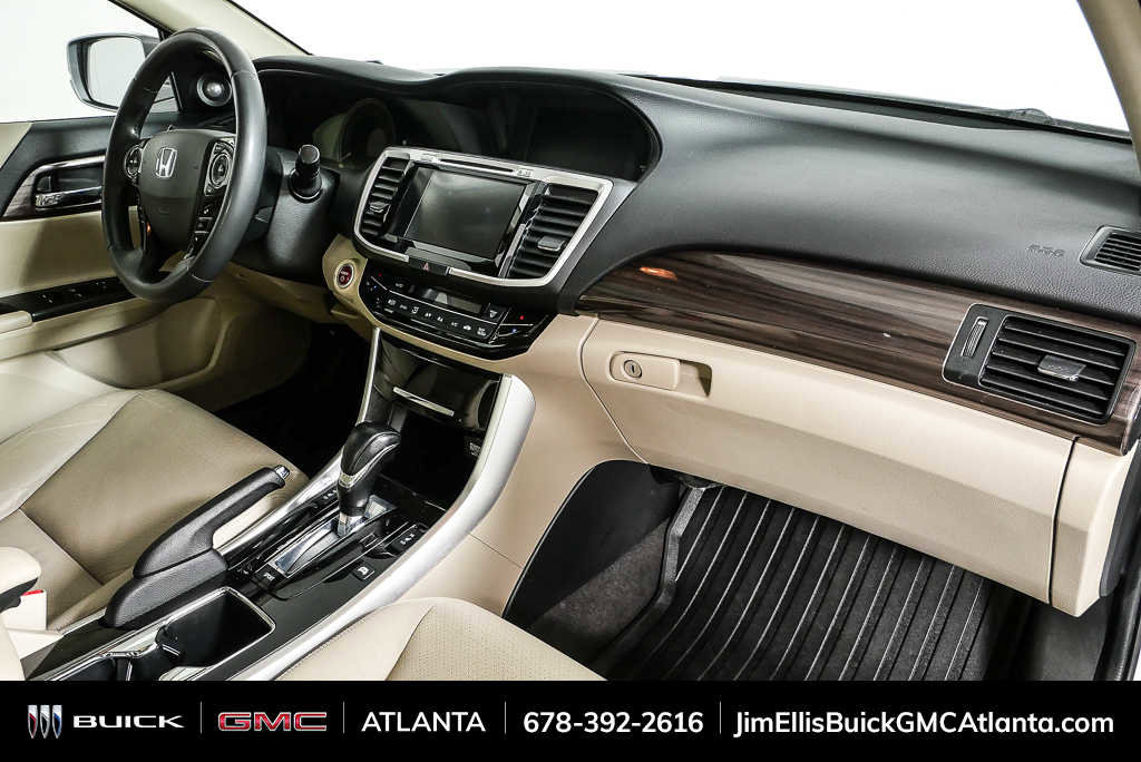 Used 2017 Honda Accord Touring image 24