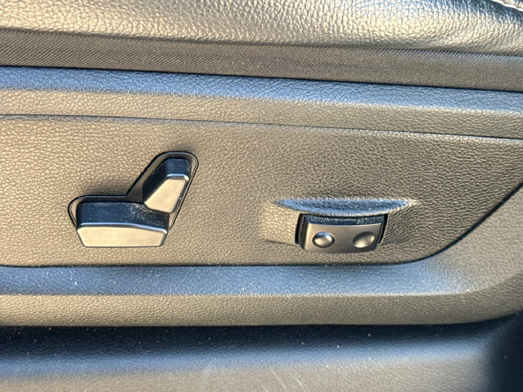 Used 2025 RAM 3500 Laramie AWD/4WD image 18