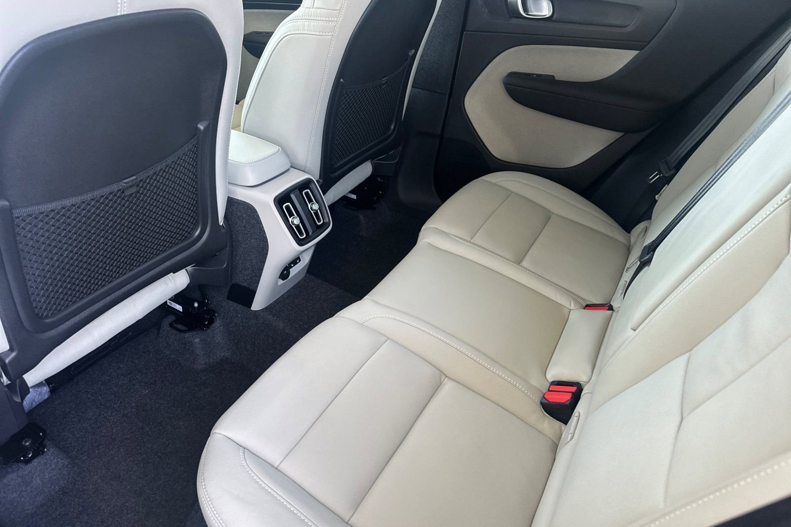 New 2026 Volvo XC40 B5 Plus w/ Protection Package Premier AWD/4WD image 12