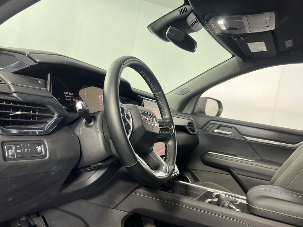 Used 2025 GMC Acadia Elevation image 25