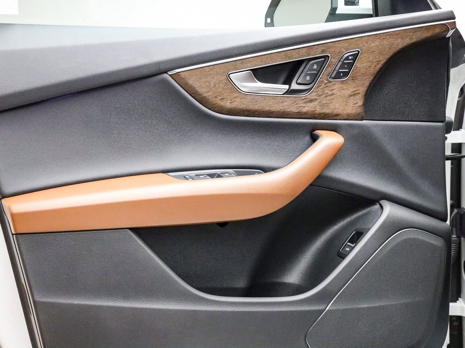 Used 2024 Audi Q8 Premium w/ Black Optic Package image 21