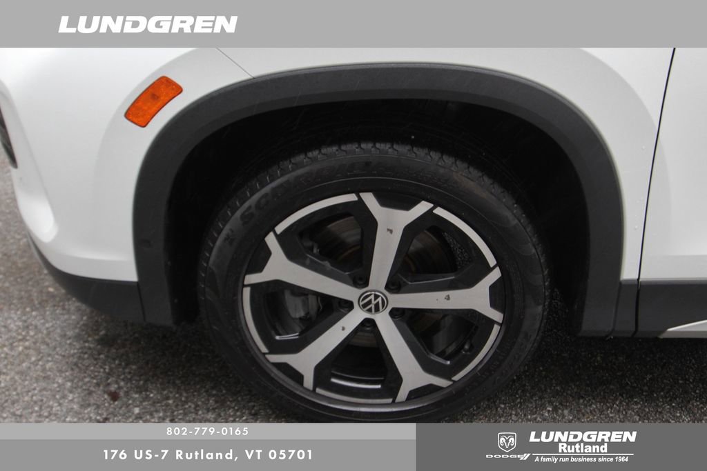 Used 2025 Volkswagen Tiguan SE w/ Panoramic Sunroof Package AWD/4WD image 15