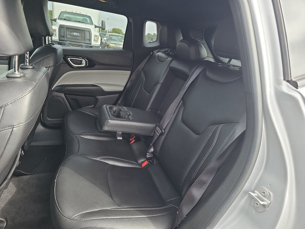 Used 2025 Jeep Compass Limited AWD/4WD image 13