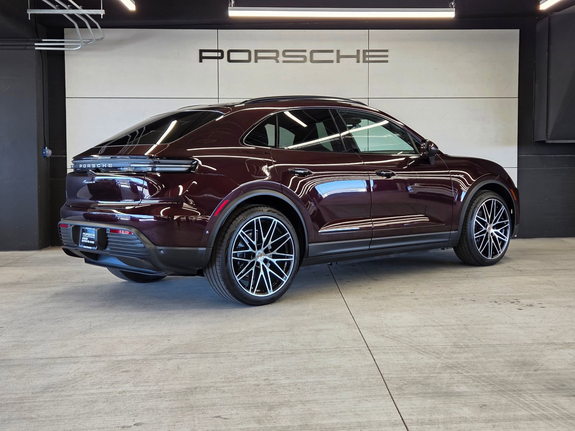 Certified 2025 Porsche Macan 4 Electric image 6