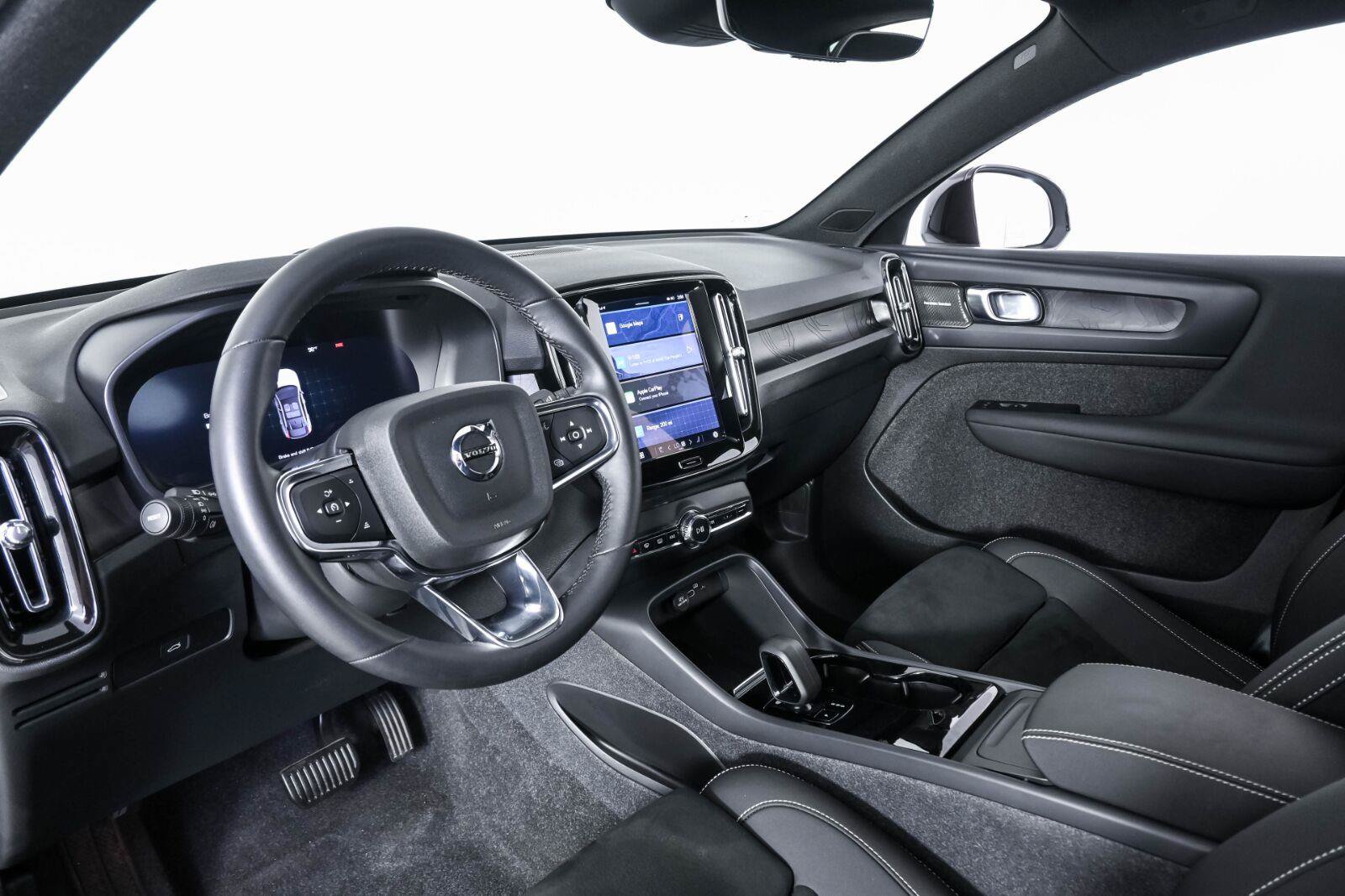 Certified 2024 Volvo C40 Recharge Ultimate AWD/4WD image 5