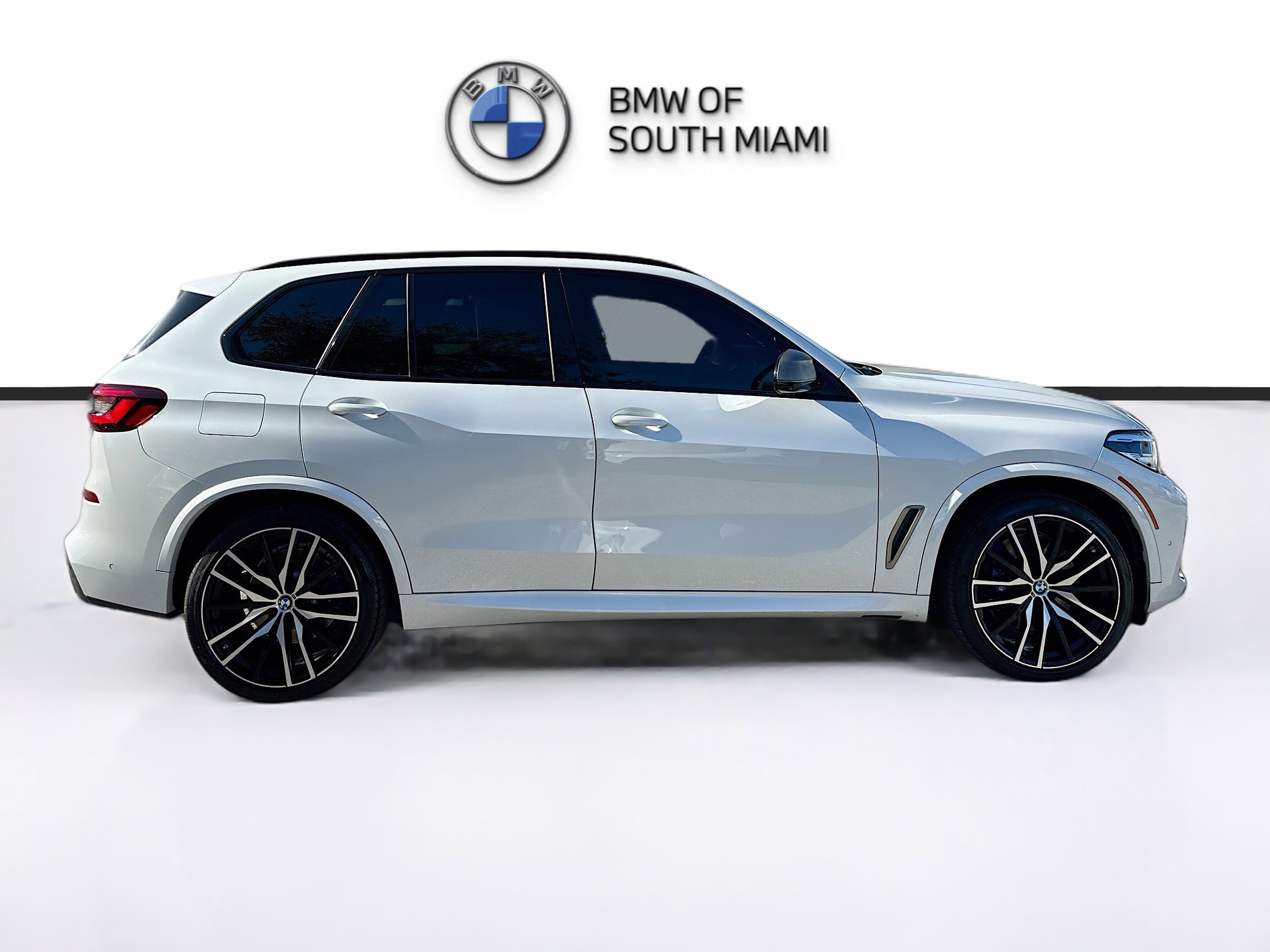 Used 2022 BMW X5 M50i image 8