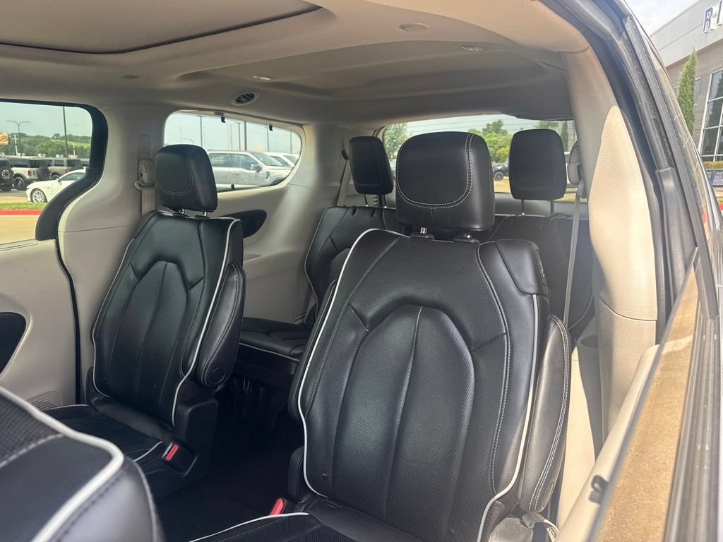 Used 2023 Chrysler Pacifica Limited FWD image 10