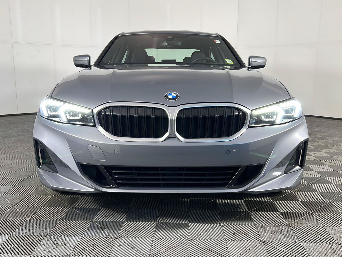 Used 2023 BMW 330i xDrive Sedan w/ Premium Package AWD/4WD image 14