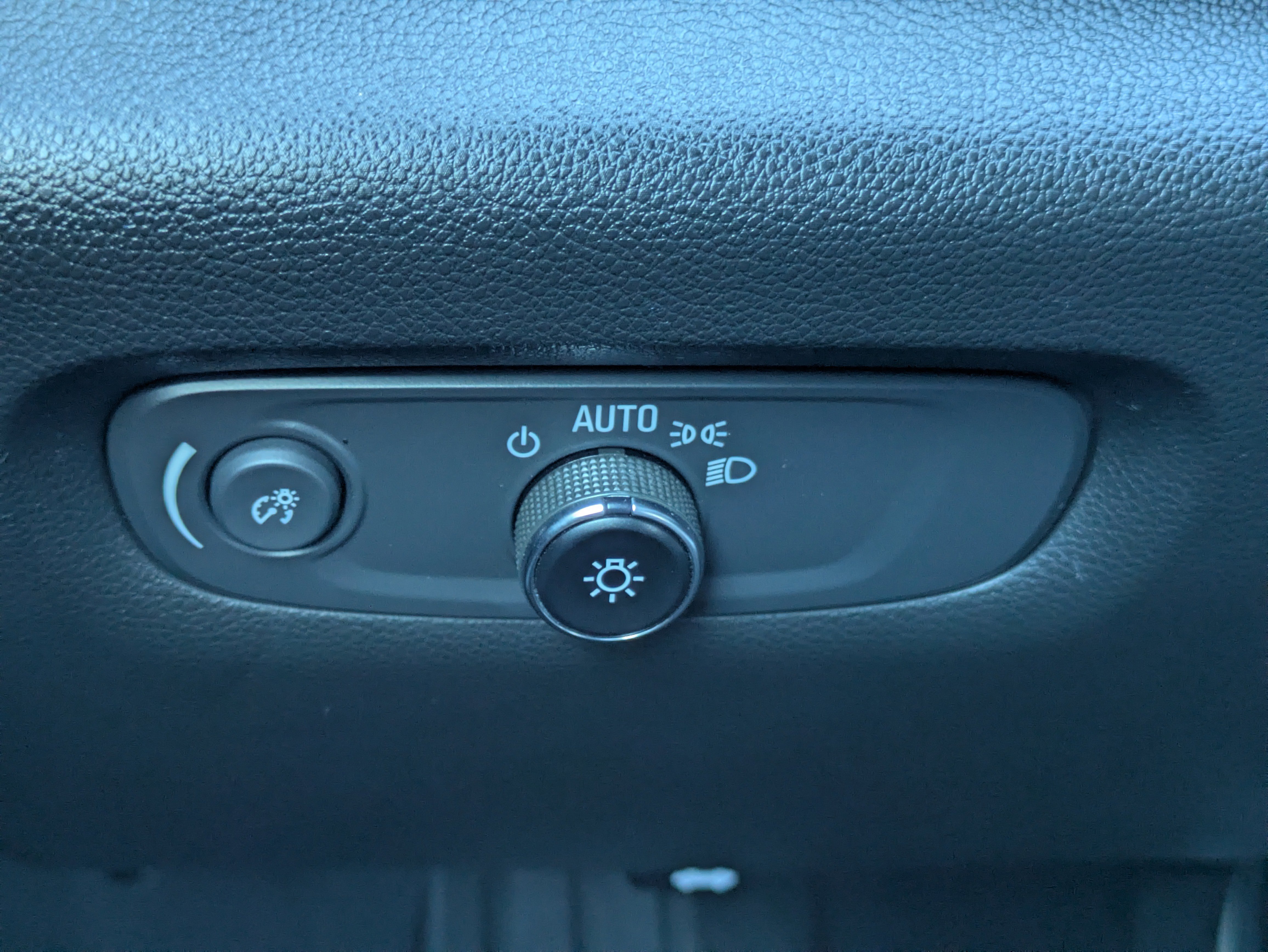 Used 2023 Chevrolet Traverse LT FWD image 17