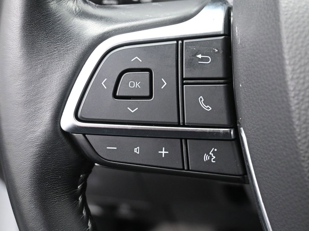 Used 2021 Toyota Highlander XLE image 17