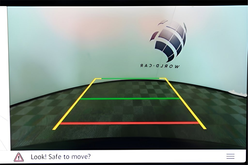 Used 2025 Volkswagen Atlas SE image 38