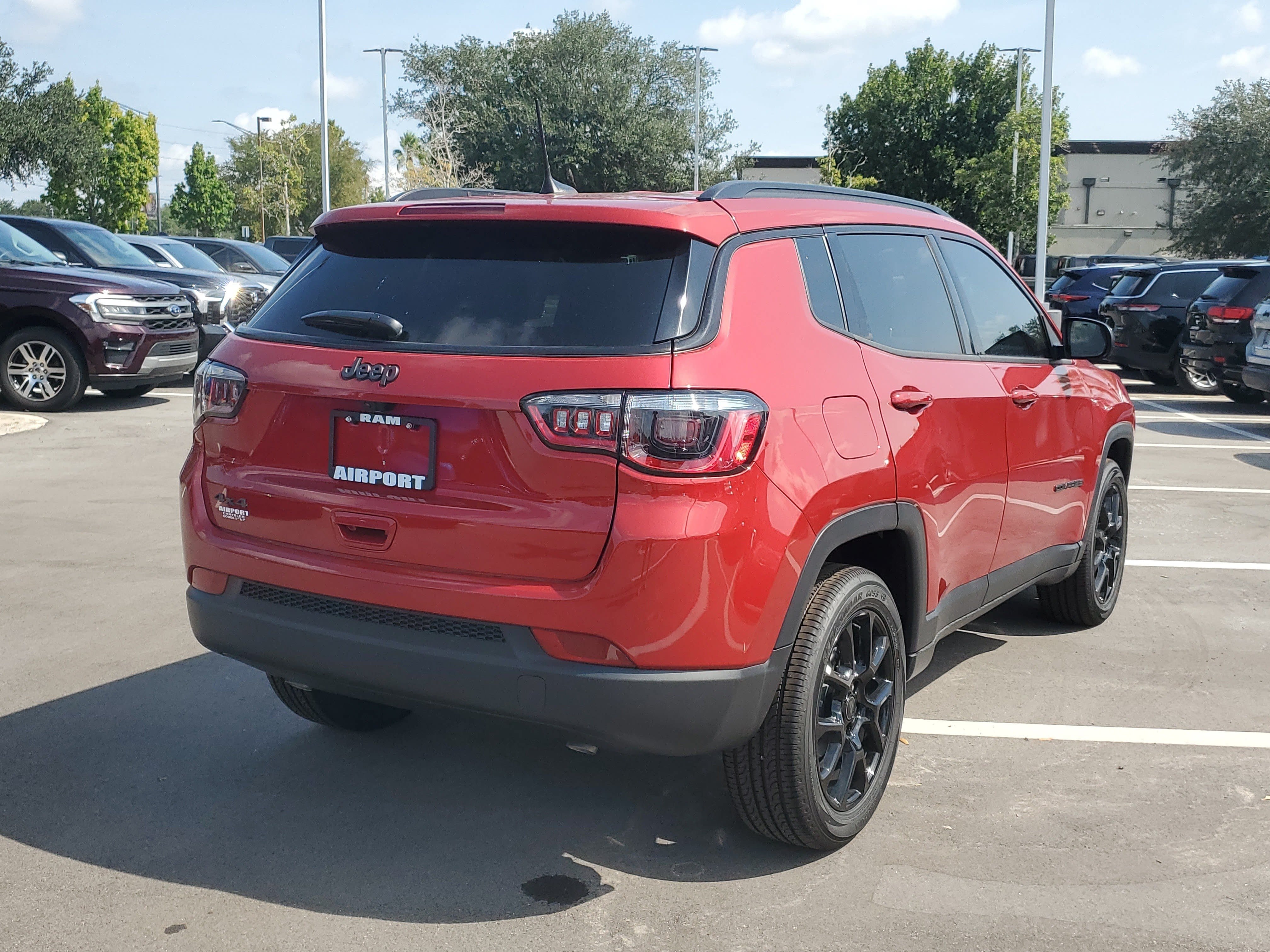 New 2026 Jeep Compass Latitude AWD/4WD image 23