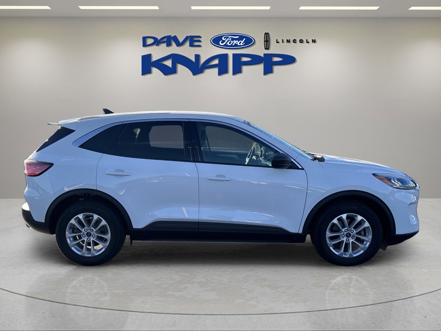 Used 2022 Ford Escape SE w/ Cold Weather Package image 9