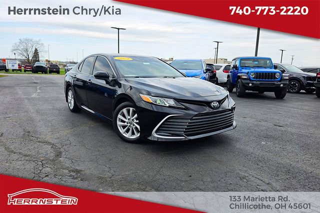 Used 2022 Toyota Camry LE FWD image 1