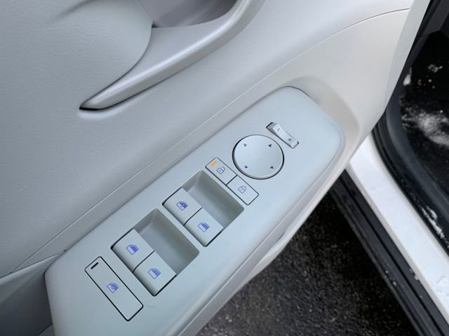 Used 2025 Hyundai Kona SEL image 13