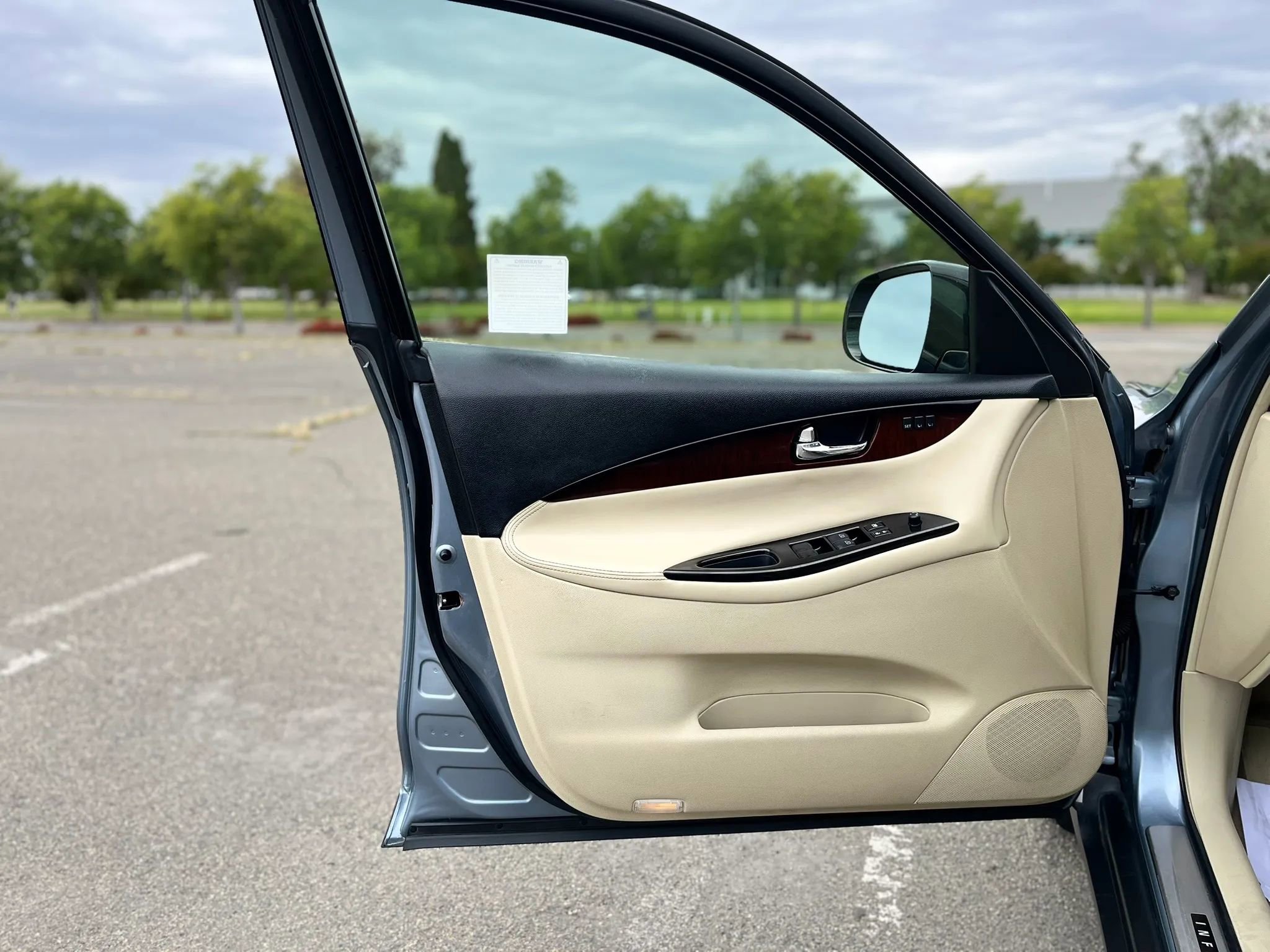 Used 2016 INFINITI QX50 2WD w/ Premium Plus Package image 9