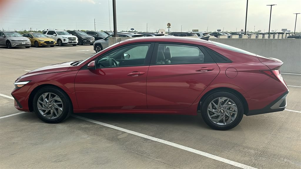 Certified 2024 Hyundai Elantra SEL FWD image 9